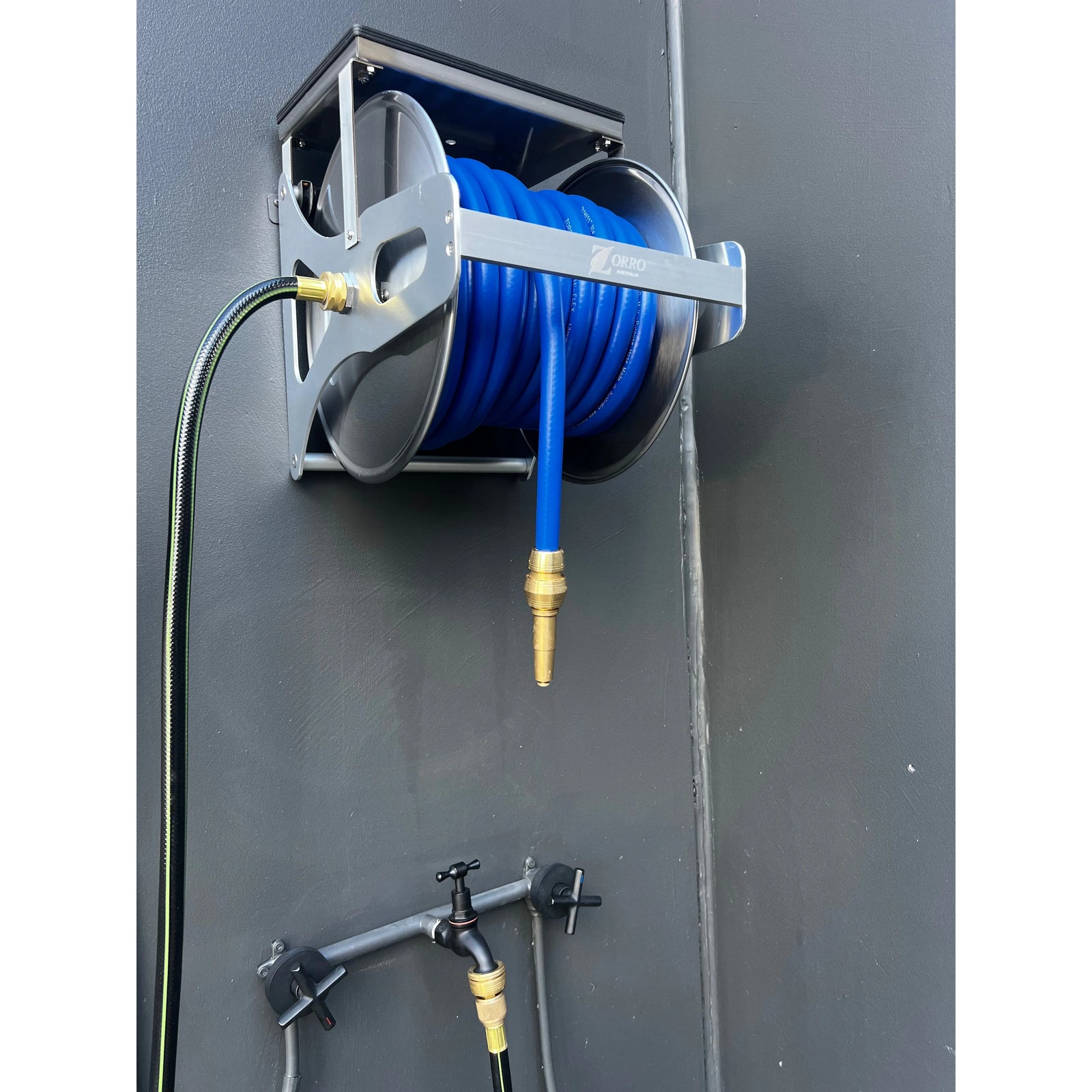 ZORRO 12mm Hi-Flex Garden Hose Zorro Ss Reel with Shelf & Brass Nozzle