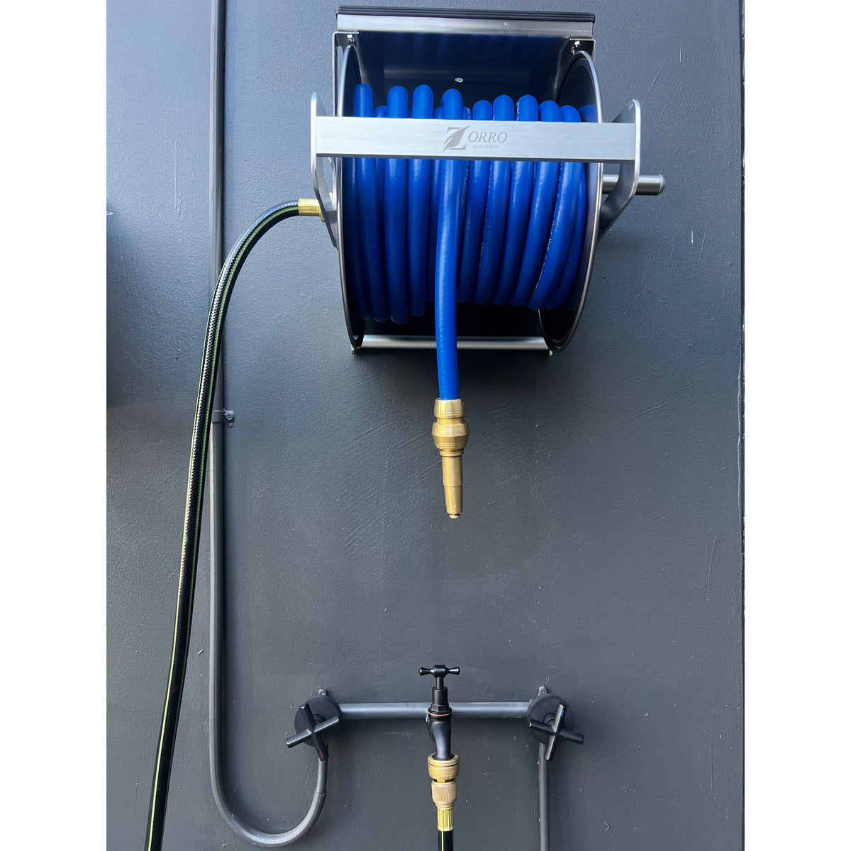 ZORRO 12mm Hi-Flex Garden Hose Zorro Ss Reel with Shelf & Brass Nozzle
