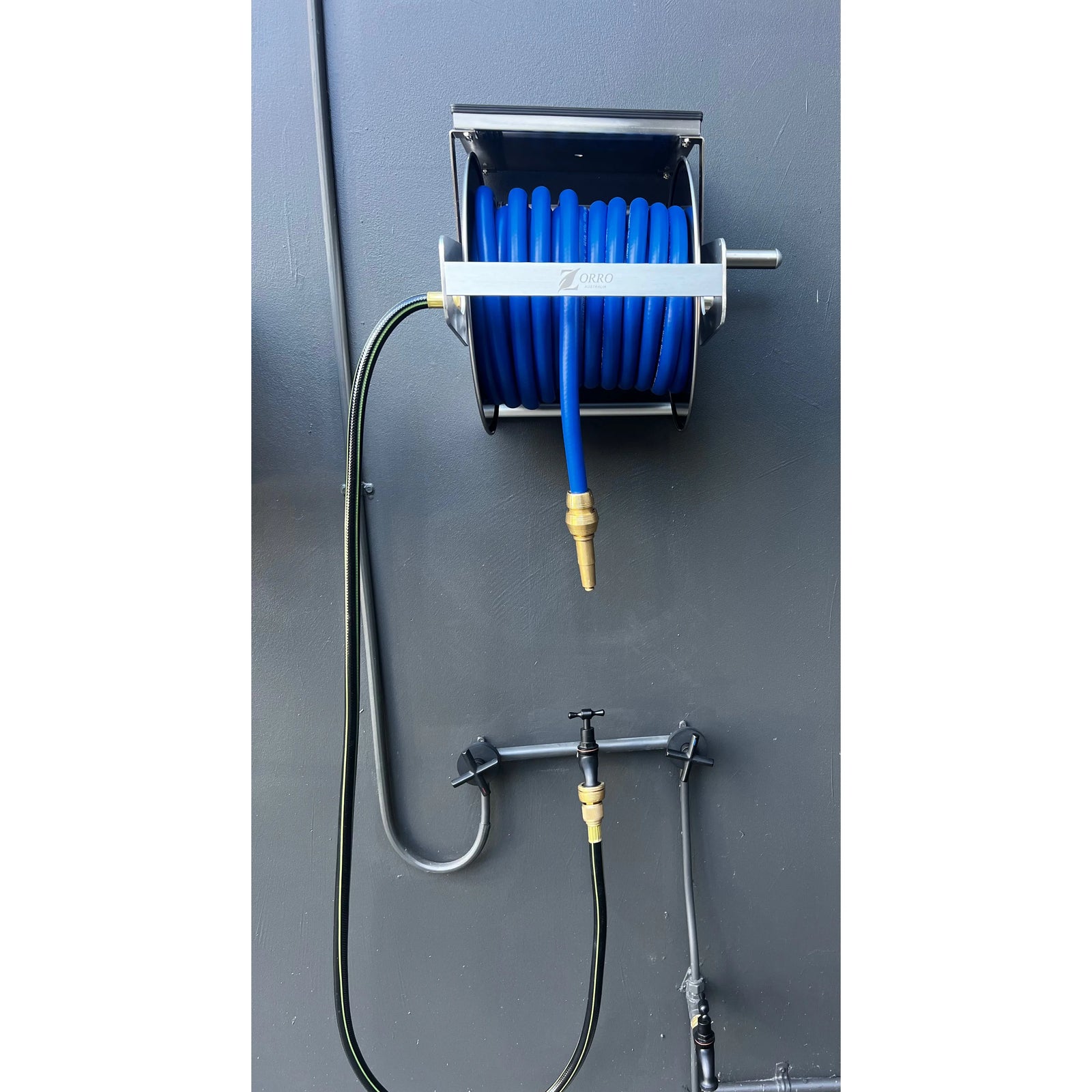 ZORRO 12mm Hi-Flex Garden Hose Zorro Ss Reel with Shelf & Brass Nozzle