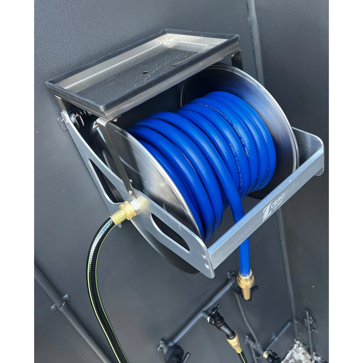 ZORRO 12mm Hi-Flex Garden Hose Zorro Ss Reel with Shelf & Brass Nozzle