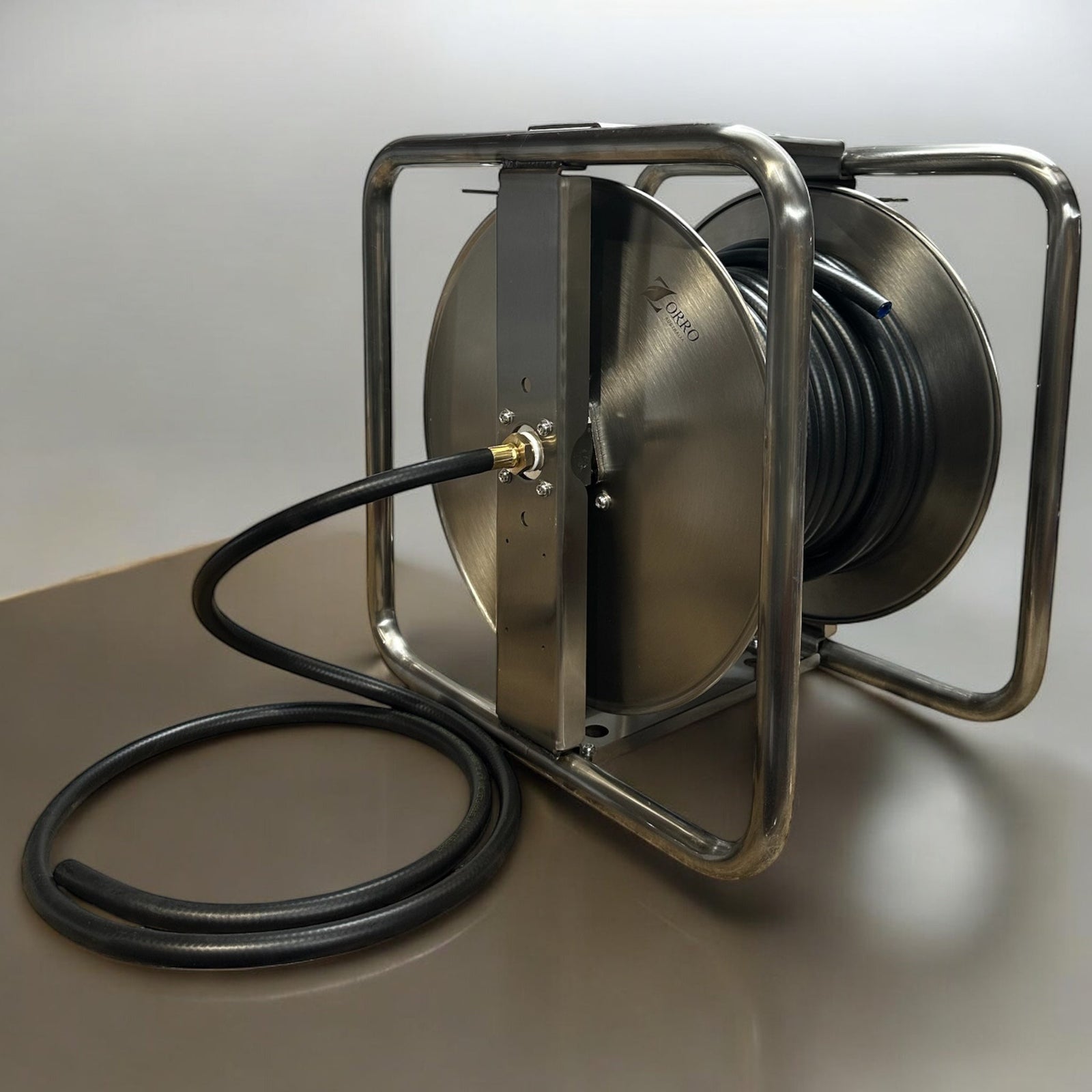 ZORRO PRO Stainless Steel Reel & Sprayflex 300 Hose for air and chemical transfer with a durable design.